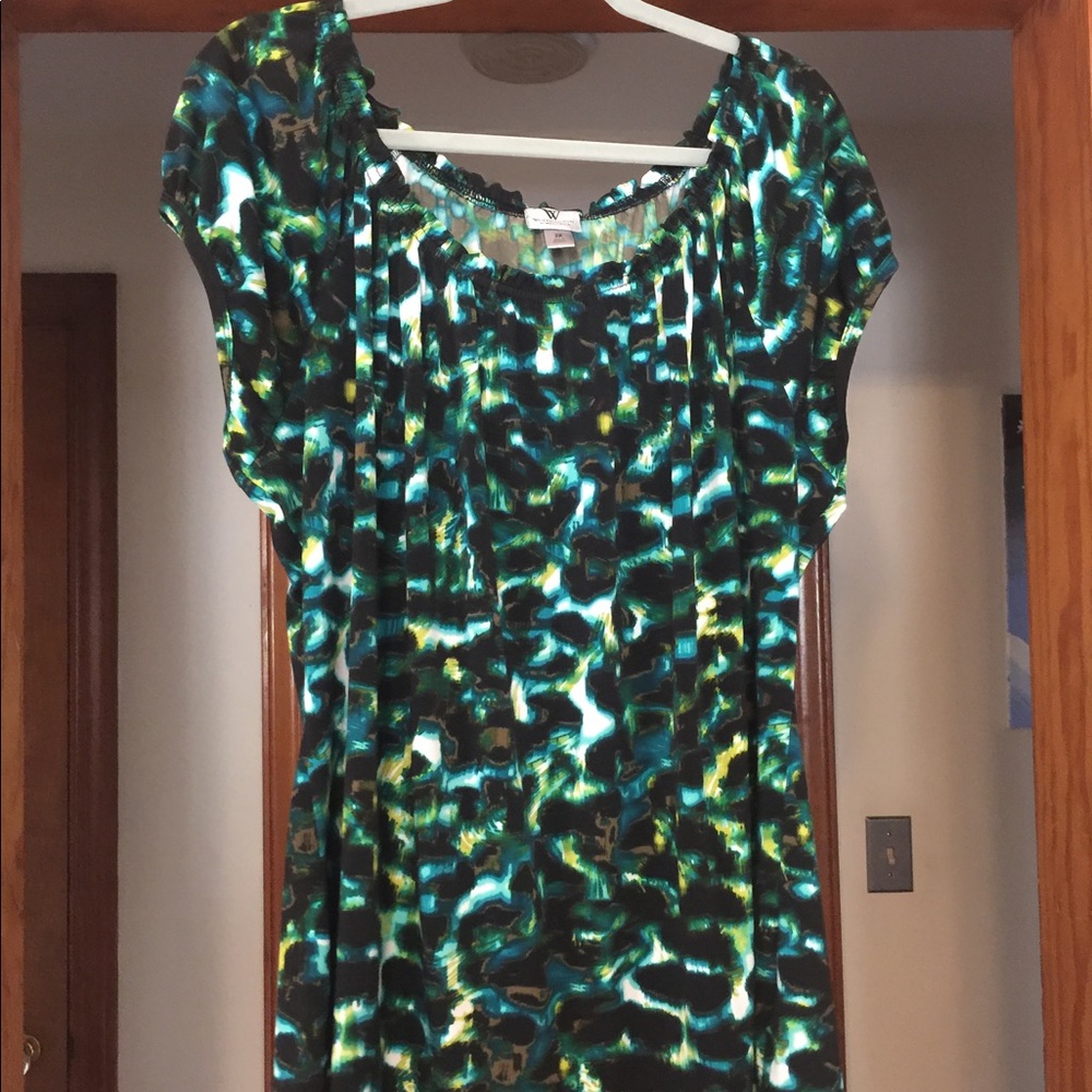 Beautiful lightly used & new blouses 👚
